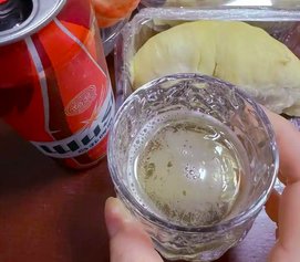 榴莲配酒真的“说走就走”？福建女子呼吸衰竭的背后真相
