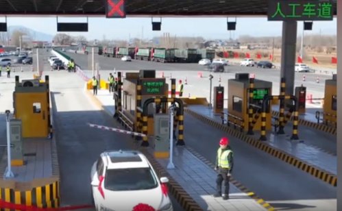 170公里国道新增3座收费站，何以陷入“饮鸩止渴”困境？