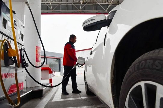年内首降：4月21日国内油价迎“开年第一跌”，加满一箱省下一顿简餐