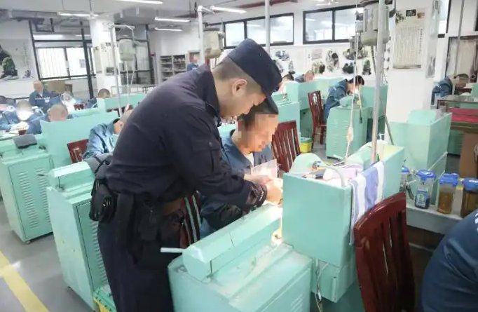 当铁窗迎来“艺术考官”——监狱法修订背后的矫治变革与公众疑虑