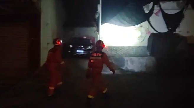 从绵竹三震到西部频发：一场持续五千万年的板块碰撞如何塑造今日地震格局