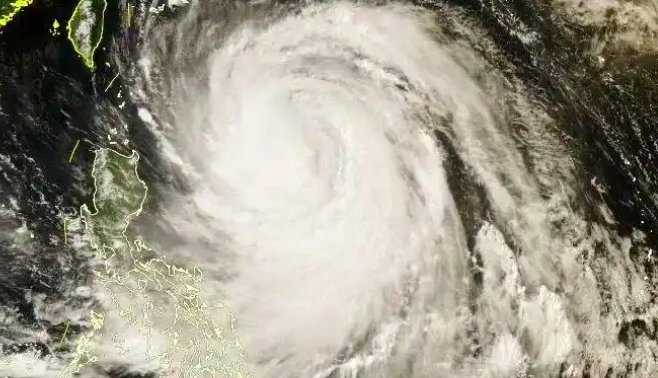 超强台风“巴威”步步逼近：路径仍有变数，风雨或波及大半个中国