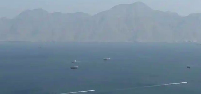 霍尔木兹海峡再关闭：美伊一周三轮互袭，脆弱停火名存实亡
